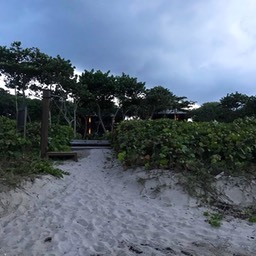 Corriendo en la Playa - Saxaa A3 Resort